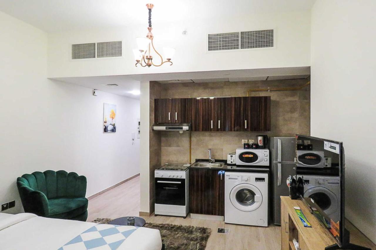 Oyo 860 Studio Apartment, Maya Tower 4, Jumeirah Village Triangle Dubai Exterior photo